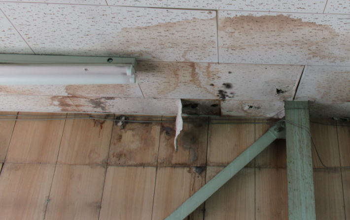 塗り替えサインの放置が、雨漏りの原因に!?